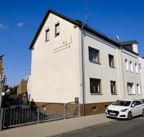 Einfamilienhaus mit Nebengebäude in Elz