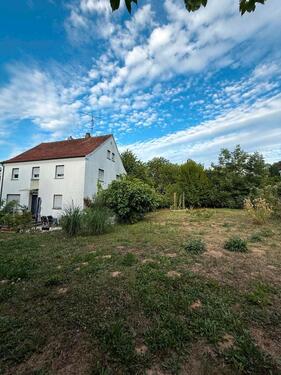 Foto - Haus mit 2 Garagen und Grundstück für 2 DHH