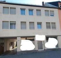 Mehrfamilenhaus mit Ladengeschäft und Hinterhaus, Stadtzentrum - Worms