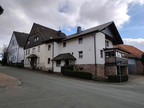 Foto - Großzügiges Zweifamilienhaus mit Solaranlage u. Batteriespeicher