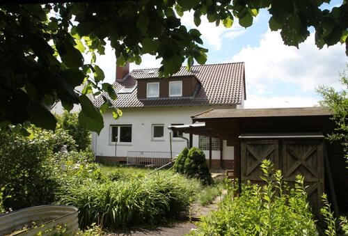 Foto - Schickes Einfamilienhaus mit großem Garten