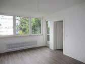Foto - Renovierte 2-Zi.-Whg. mit Balkon in grüner Lage!