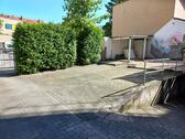 Foto - Parkplatz (groß) in Hanau abgeschlossen in einem Hof