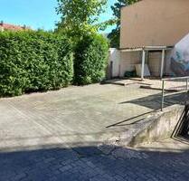 Parkplatz (groß) in Hanau abgeschlossen in einem Hof