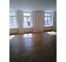 MEERANE: Wunderschöne 5-Raum-Erdgeschosswohnung mit 155 m² und Parkettboden