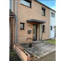 Reihenmittelhaus mit Garten und Garage in Duisburg Süd