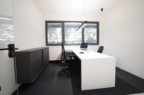Foto - Neuwertiges, möbliertes Büro (ca. 13 m²) in moderner Bürogemeinschaft mit Stellplatz