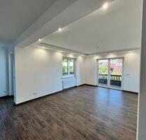 Stilvoll ren. u. geräumige 4-ZKB+WC OG-Whg. ca. 120qm + Kel. - Buttenwiesen