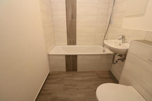 Foto - Mit dem Aufzug ins Familienglück…4-RW mit Wanne und Balkon!!!