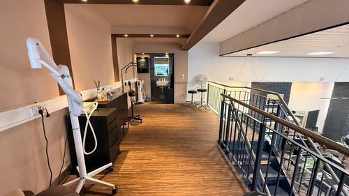 Foto - Gewerbefläche im Friseursalon & separater Raum zu vermieten