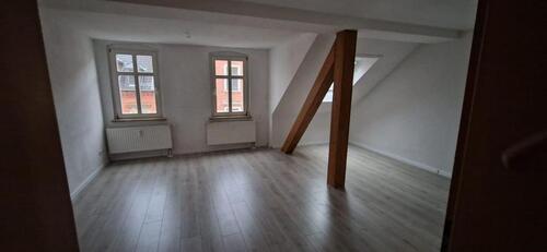 Foto - Charmantes Dachgeschoss mit Balkon & Charakter – stilvolle 3-Raumwohnung in Zwickau!