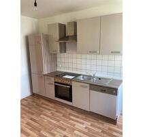 Schicke 2-Zimmer mit Einbauküche, Laminat, Wannenbad & Balkon in ruhiger Lage! - Chemnitz Bernsdorf