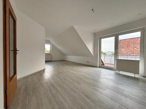 Foto - Helle 2-Zimmer-Dachgeschosswohnung mit Balkon und Garage