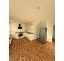 Großzügige DG 2-Zimmer mit Laminat, EBK, Balkon und Wannenbad! - Chemnitz Hilbersdorf