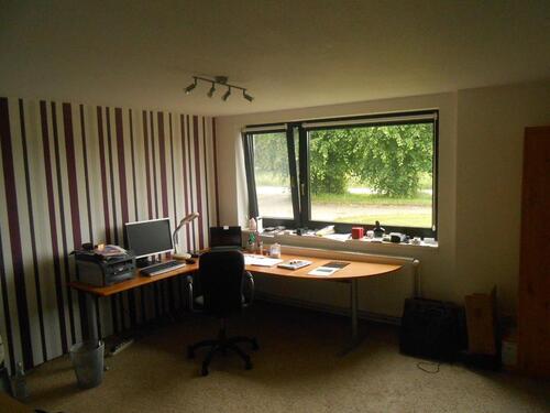 Foto - Ruhige 3-Zimmer Hausmeisterwohnung nähe Wasbek