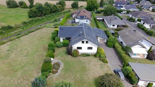 Foto - Grundsolides Einfamilienhaus zu verkaufen