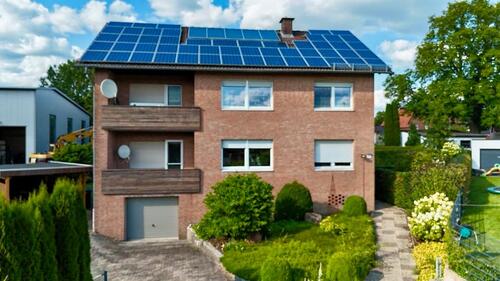 Foto - Großzügiges Wohnhaus mit zwei Wohneinheiten und großen Garten