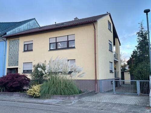 Foto - Mehrfamilienhaus mit großem Garten und viel Potential von Privat