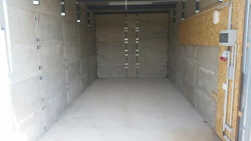 Foto - Abgeschlossenes Grundstück 250m² mit Garage zu vermieten