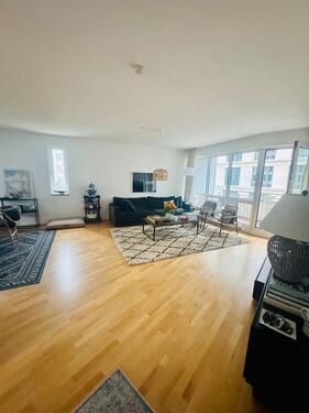 Foto - Helle und moderne 2-Zimmer-Wohnung im Frankfurter Westend mit drei Balkonen