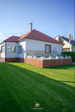 Foto - Komplett renoviertes Einfamilienhaus mit großem Grundstück