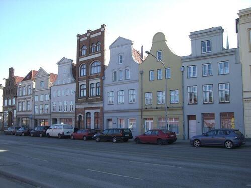 Foto - Inmitten der Altstadt, großzügiges saniertes Gewerbe, mit großer Fensterfront und sofort anmietbar!