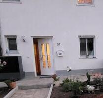 Einfamilienhaus (RMH) in massiver Bauweise · provisionsfrei - Neustadt an der Aisch