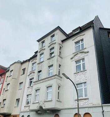 Foto - Stilvolle 4-Zimmer-Wohnung mit EBK – monatsmietfrei zur Selbstrenovierung