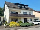 Foto - Freistehendes großes Ein-Mehrfamilienhaus von pirvat in Berus