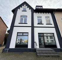 Saniertes Haus zu vermieten (3 Etagen - 9 Zimmer) mit Stellplätzen und Garten in Frechen