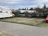 Foto - Stellplatz, Parkplatz für PKW, WoMo, Anhänger, Campinghänger