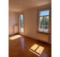 Königstein im Taunus: Helle 3-ZW m. 110 m² Dachterrasse EBK