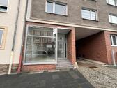 Foto - Ladenlokal mit Lager und Stellplatz