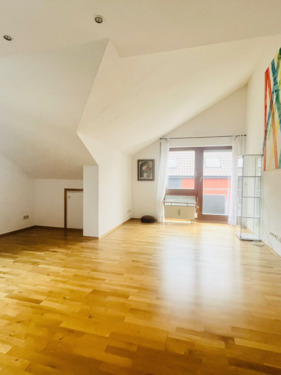 Foto - Lichtdurchflutete 2,5-Zimmer-DG-Maisonette-Wohnung mit Tageslicht