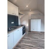 Sehr schöne DG Wohnung FBH, neue Küche, Stellplatz - Nieder-Olm