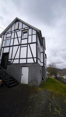 Foto - Haus mit 4 Wohnungen, von denen 3 vermietet sind