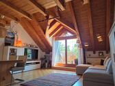 Foto - 4-Zi.-Maisonettewohnung mit Sichtdachstuhl, Südbalkon u. TG