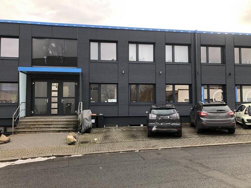 Foto - Kleine Lagerhalle Gewerbefläche mit Rolltor, Hoffläche und Kell