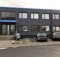 Kleine Lagerhalle Gewerbefläche mit Rolltor, Hoffläche und Kell - Velbert Pöthen