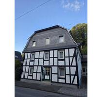 Fachwerkhaus in Kirchhundem - 250.000,00&nbsp;EUR Kaufpreis, ca.&nbsp; 500,00&nbsp;m&sup2; in Kirchhundem (PLZ: 57399)