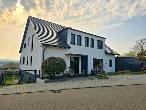 Foto - Wunderschöne 2-Zimmer-Souterrainwohnung mit Terrasse & neuer EBK