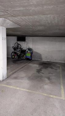 Foto - Tiefgarage Parkplatz zu Vermieten