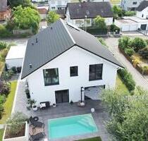 von Privat: Exklusives Einfamilienhaus mit moderner Architektur - Weisendorf