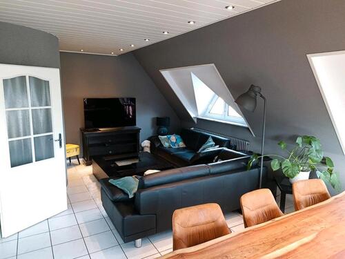 Foto - Großzügige Maisonettewohnung in gepflegtem Mehrfamilienhaus