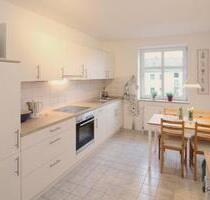 Frisch renoviert & ruhig: 2-Zimmer, EBK, Balkon, Garage - Schleswig