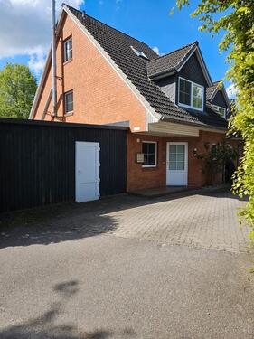 Foto - Reihenendhaus mit Hofeinfahrt, Doppelgarage und kleinem Pool