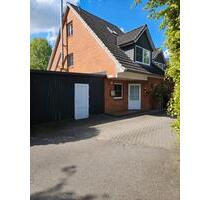 Reihenendhaus mit Hofeinfahrt, Doppelgarage und kleinem Pool - Handewitt