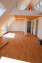 Foto - Lichtdurchflutete 2-Zi.-DG-Maisonette mit TG – offener Grundriss