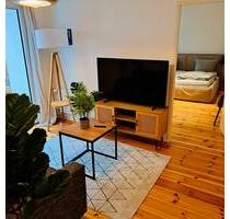 Winter in Berlin-Friedrichshain: möblierte 100 m2 Apt mit Garten