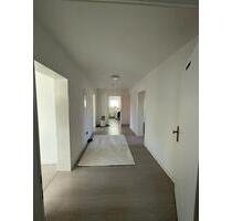 Sonnige 4,5-Zi-Wohnung mit Balkon in Geldersheim.